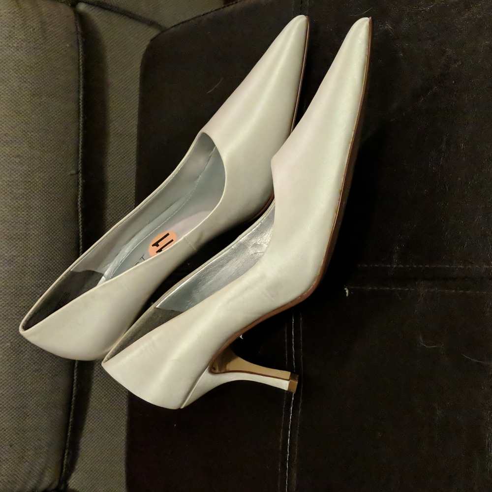 White duchesse satin pumps - NWT